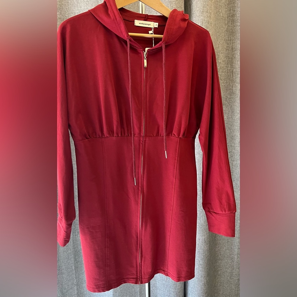 MiniFaceMiniGirl - NWT - Great hoodie style dress, wear it open or zipped up! M